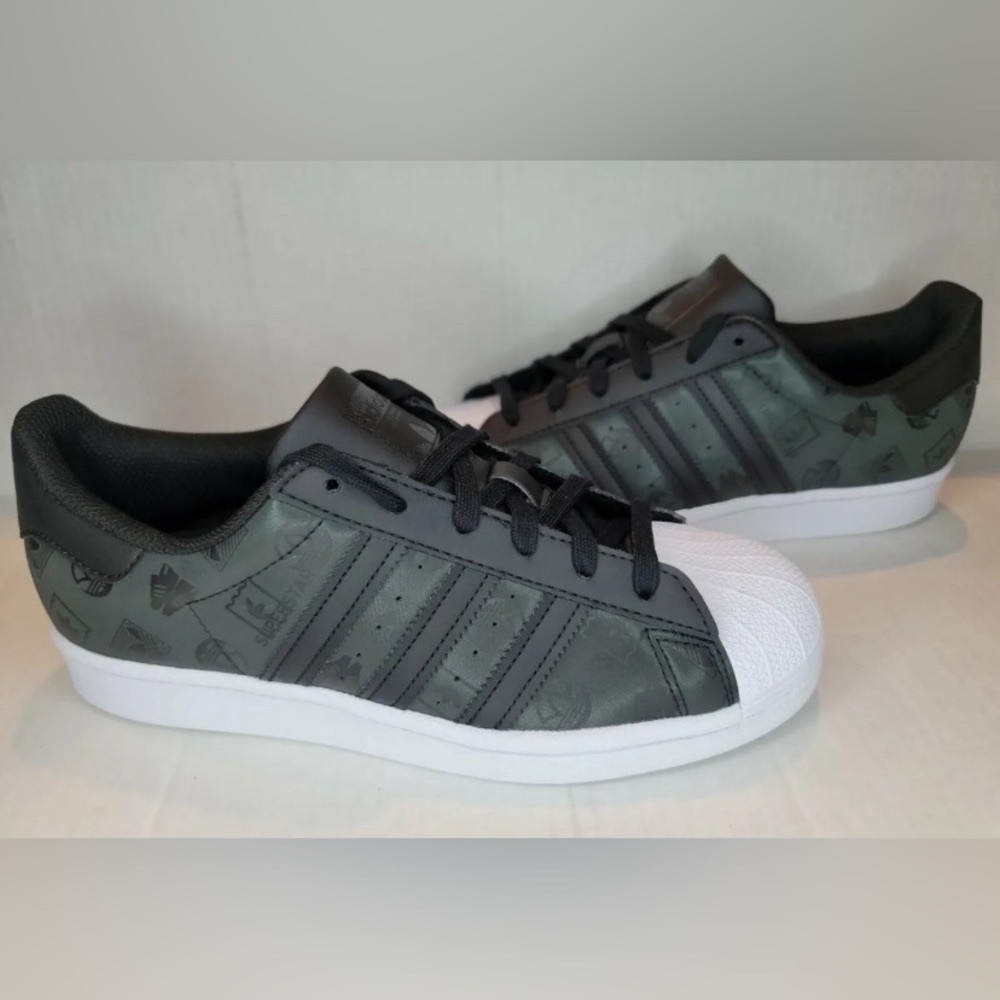 🆕 Adidas Mens Superstar Green Monogram Logo Limited Edition Lifestyle  GX8…